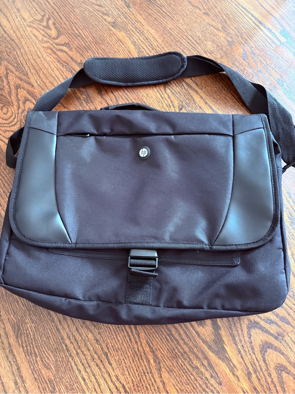 NWOT HP Black Laptop Messenger Bag with Padded Strap